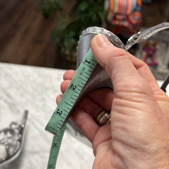 Adrianna Papell Silver Embellished Strappy Sandals NEW Size US8 - Picture 5 of 10